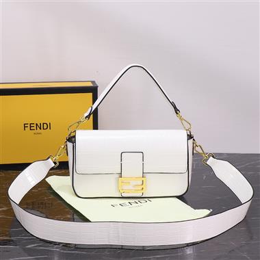 FENDI   2023新款女生時尚休閒包  尺寸：25*22*5CM