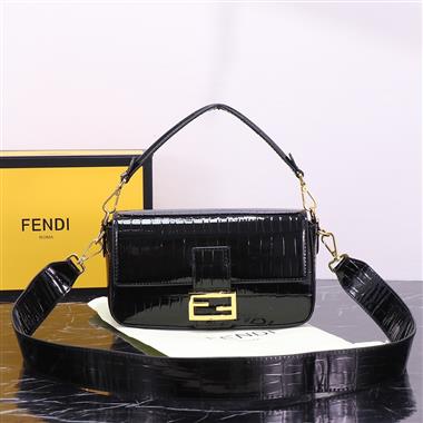 FENDI   2023新款女生時尚休閒包  尺寸：25*22*5CM