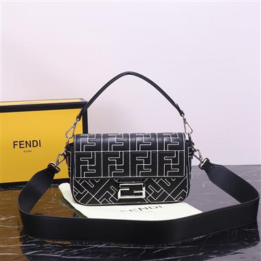 FENDI   2023新款女生時尚休閒包  尺寸：25*13CM