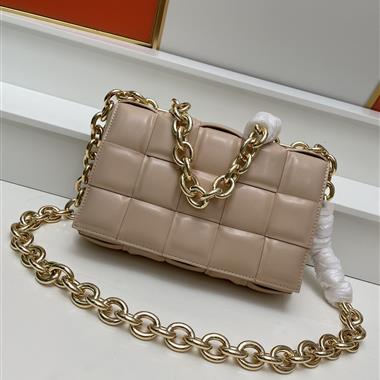 BOTTEGA VENETA   2023新款女生時尚休閒包  尺寸：26*8*18CM