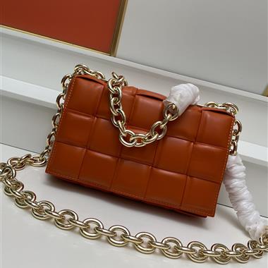 BOTTEGA VENETA   2023新款女生時尚休閒包  尺寸：26*8*18CM