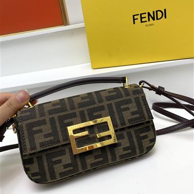 FENDI   2023新款女生時尚休閒包  尺寸：19×11×3CM