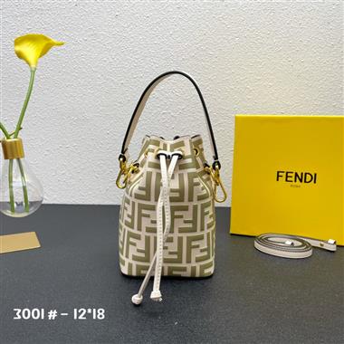 FENDI   2023新款女生時尚休閒包  尺寸：12 x18 x10CM