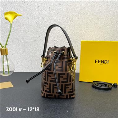 FENDI   2023新款女生時尚休閒包  尺寸：12 x18 x10CM