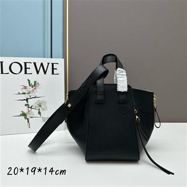 LOEWE   2023新款女生時尚休閒包 尺寸：20.8-19.5-14.5CM