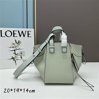 LOEWE   2023新款女生時尚休閒包 尺寸：20.8-19.5-14.5CM