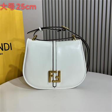 FENDI   2023新款女生時尚休閒包 尺寸：25*20*7CM