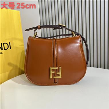 FENDI   2023新款女生時尚休閒包 尺寸：25*20*7CM