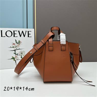 LOEWE   2023新款女生時尚休閒包 尺寸：20.8-19.5-14.5CM