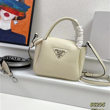 PRADA    2023新款女生時尚休閒包  尺寸:23*21*10CM