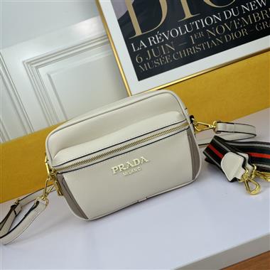 PRADA   2023新款女生時尚休閒包  尺寸:23-16-7CM