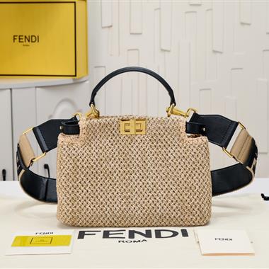 FENDI   2023新款女生時尚休閒包 尺寸：23CM