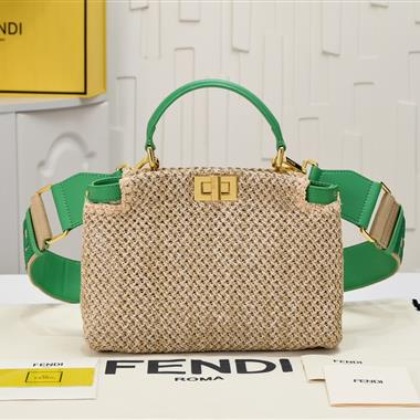 FENDI   2023新款女生時尚休閒包 尺寸：23CM