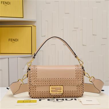 FENDI   2023新款女生時尚休閒包 尺寸：27*15*6CM