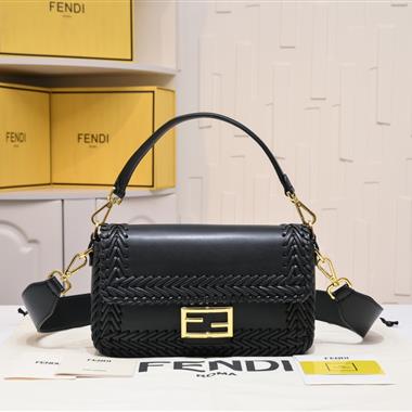 FENDI   2023新款女生時尚休閒包 尺寸：27*15*6CM