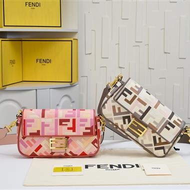 FENDI   2023新款女生時尚休閒包 尺寸：28*6.5*13.5CM