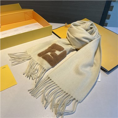 FENDI  2023秋冬新款時尚圍巾 尺寸：180-35