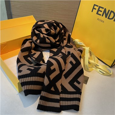 FENDI  2023秋冬新款時尚圍巾 尺寸：200-35