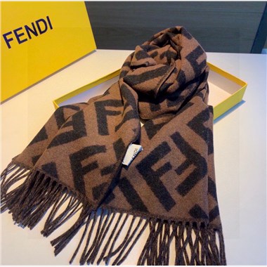 FENDI  2023秋冬新款時尚圍巾 尺寸：170-45