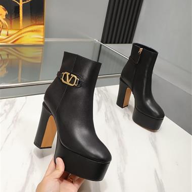 Valentino    2023新款女生休閒時尚鞋子