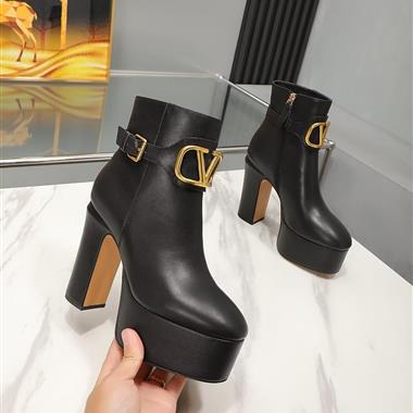 Valentino    2023新款女生休閒時尚鞋子