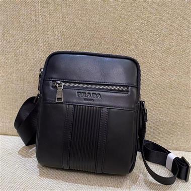 PRADA   2023新款男生時尚休閒包  尺寸:19*22*7CM