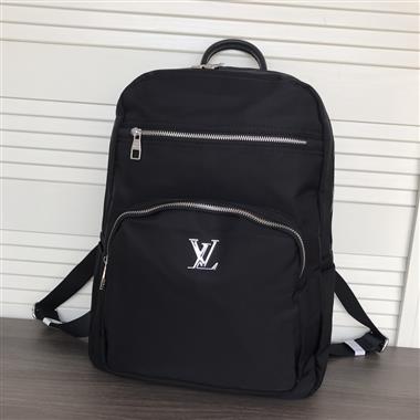 LOUIS VUITTON   2023新款男生時尚休閒包  尺寸：31-40-13CM