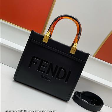 FENDI   2023新款女生時尚休閒包 尺寸：22.5×12×22.5CM