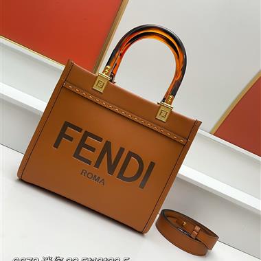 FENDI   2023新款女生時尚休閒包 尺寸：22.5×12×22.5CM