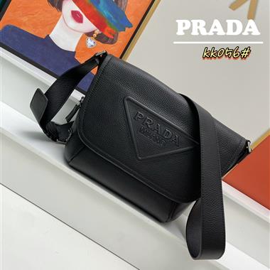 PRADA   2023新款女生時尚休閒包 尺寸:22*22*12CM