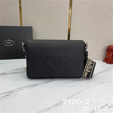 PRADA   2023新款男生時尚休閒包 尺寸:26x17x7CM