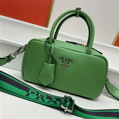 PRADA   2023新款女生時尚休閒包 尺寸:26-15-10CM
