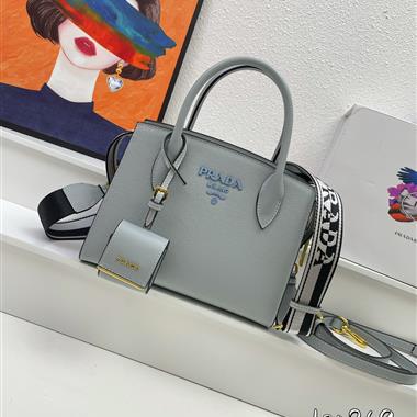 PRADA   2023新款女生時尚休閒包 尺寸:24*18*12CM