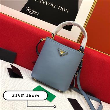 PRADA   2023新款女生時尚休閒包 尺寸:21*11*18CM