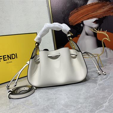 FENDI   2023新款女生時尚休閒包 尺寸：24-9.5-14CM