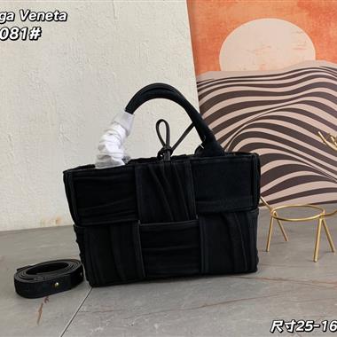 BOTTEGA VENETA   2023新款女生時尚休閒包 尺寸：25*16*10CM