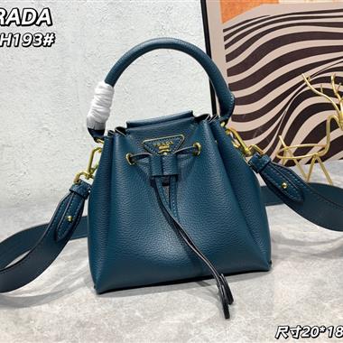 PRADA   2023新款女生時尚休閒包 尺寸:20*18*15CM