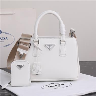PRADA   2023新款女生時尚休閒包 尺寸:23*16.5*10CM