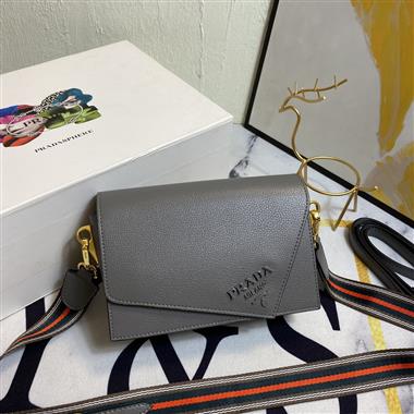 PRADA   2023新款女生時尚休閒包 尺寸:24*15*8CM