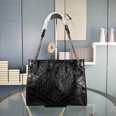 YSL  2023新款女生時尚休閒包 尺寸：32x26x10CM