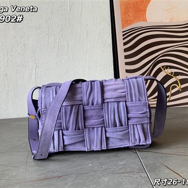 BOTTEGA VENETA   2023新款女生時尚休閒包 尺寸：26*18*8CM