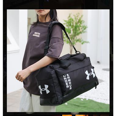 Under Armour  2023新款時尚休閒包 尺寸：52*26*26CM