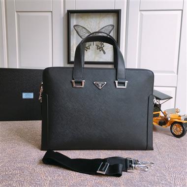 PRADA  2023新款男生時尚休閒包 尺寸:39*29*7CM