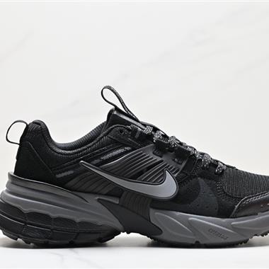 NIKE AIR ZOOM PEGASUS跑步鞋