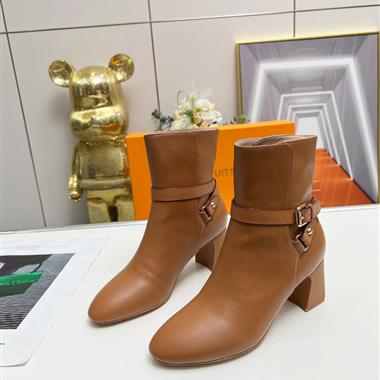 Louis Vuitton  2023新款女生休閒時尚鞋子