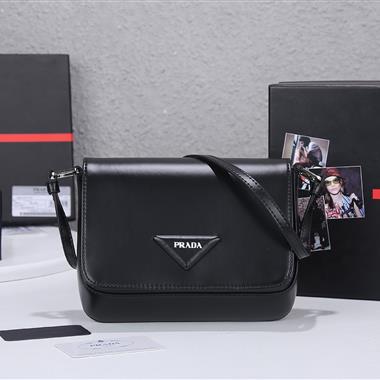 PRADA   2023新款女生時尚休閒包 尺寸:12*4*20CM