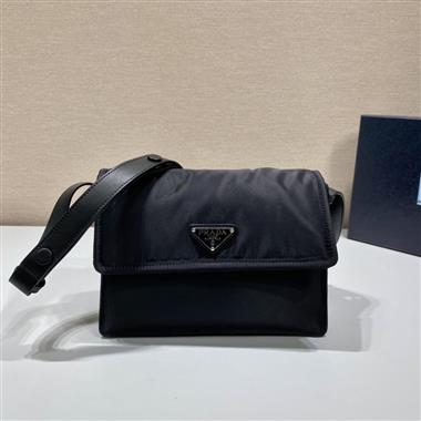 PRADA  2023新款男生時尚休閒包 尺寸:23.5*18*11CM