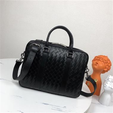 BOTTEGA VENETA  2023新款男生時尚包包 尺寸：36*27*5CM