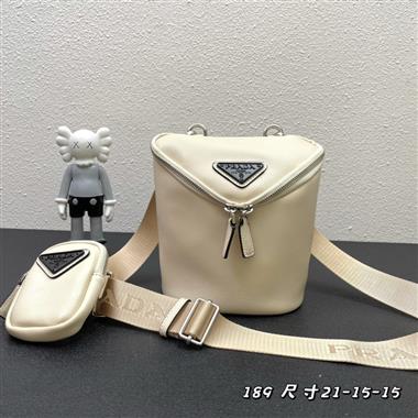 PRADA  2023新款女生時尚包包 尺寸:21*15*15CM
