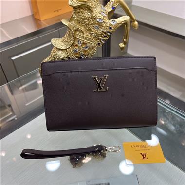 LOUIS VUITTON  2023新款男生時尚包包 尺寸：26-6-17CM